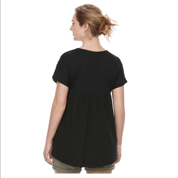 Embroidered maternity top size large - Picture 2 of 4